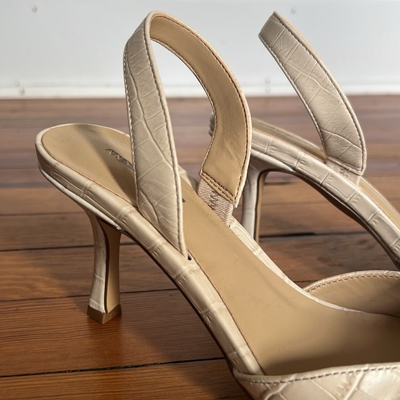Ann Taylor Chic Classic Pointy Toe Cream Leather Croc-Pattern Slingback Heels 6 - Picture 4 of 10